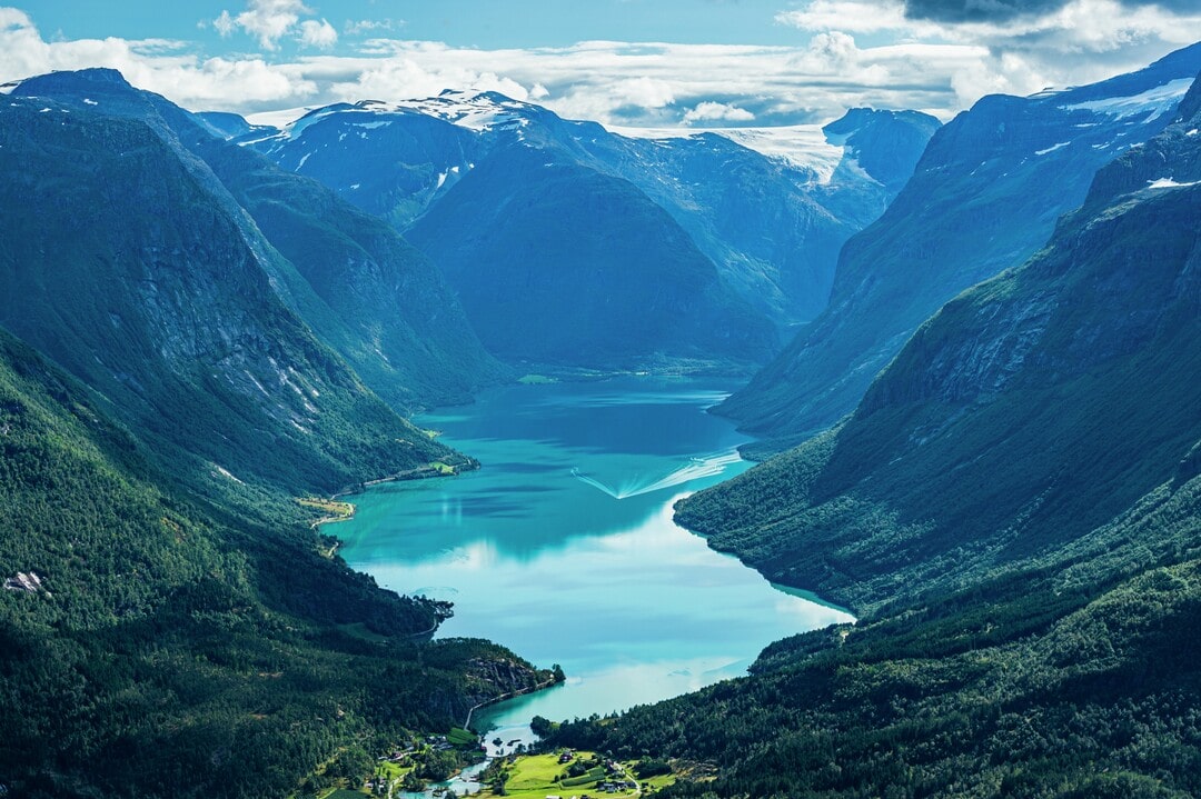 Navegación por los Fiordos Noruegos